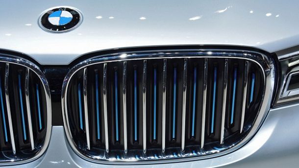 BMW ยกเลิกแผนการพัฒนาซูเปอร์คาร์บนพื้นฐาน McLaren