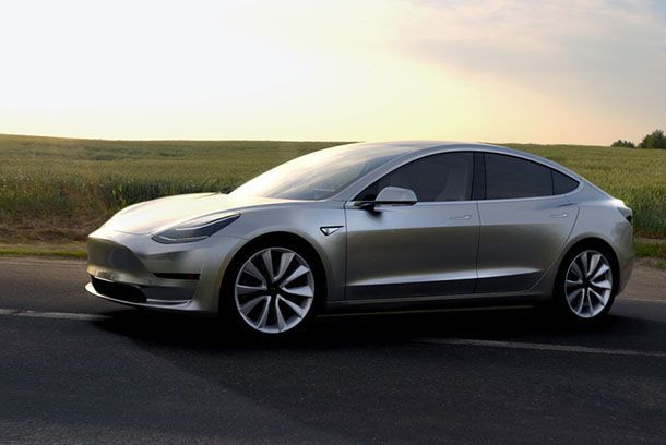 ผู้บริหาร BMW เอ่ยปากชม Tesla ทำให้ตลาดรถยนต์มีคุณภาพมากขึ้น