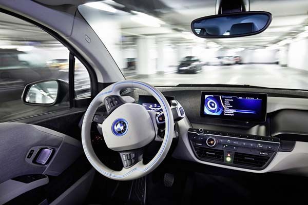 BMW จ่อเปิดตัวเทคโนโลยีขับขี่อัตโนมัติ สั่งงานผ่านสมาร์ทวอทช์