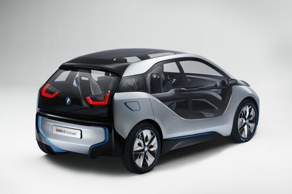 BMW คอนเฟิร์ม X4 เปิดตัวปีหน้า เผยมียอดจองรถไฟฟ้า i3 แล้วหลายร้อยคัน