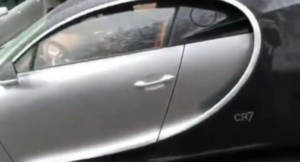 พี่โด้ขอโชว์ เมื่อ Cristiano Ronaldo โชว์รถ Bugatti Chiron ให้ Odell Beckham Jr ดู