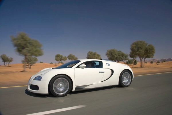 สนมั้ย? บริษัทรถเช่าอังกฤษ ปล่อยเช่า Bugatti Veyron ราคา 790,000 บาทต่อวัน