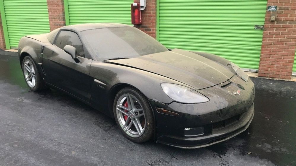 ถูกเก็บในตู้เก็บของจนเกือบลืม Chevrolet Corvette Z06 ปี 2009 มีแค่แผลถลอก แถมวิ่งไม่ถึง 1000 ไมล์