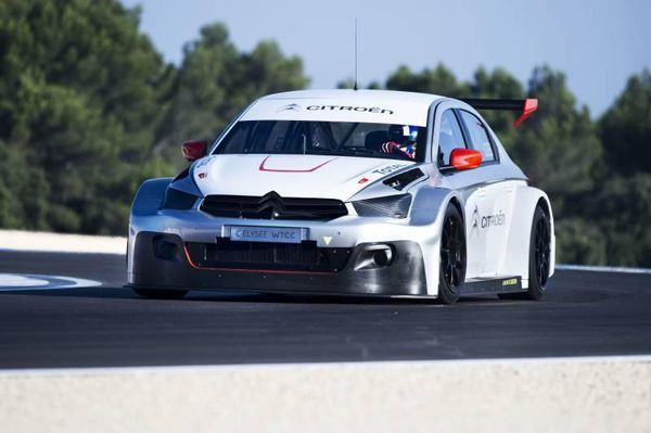 Citroen C-Elysee WTCC เริ่มทดสอบสมรรถนะโดยเซบาสเตียน โล๊บและอิวาน มุลเลอร์