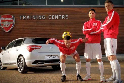 นักเตะ Arsenal ควง Citroen DS5 โชว์ทักษะการเล่นฟุตบอลในภาพ Cinemagraphs