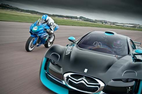 ไฟฟ้าทั้งคู่ Citroen Survolt EV ปะทะความเท่ Agni Z2 ควบคุมความเร็วโดย 2 สาวนักแข่ง