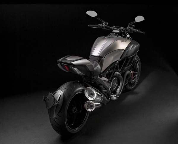 Ducati Diavel Titanium ลิมิเต็ดเอดิชั่นโดดเด่นด้วยไทเทเนียมและคาร์บอนไฟเบอร์