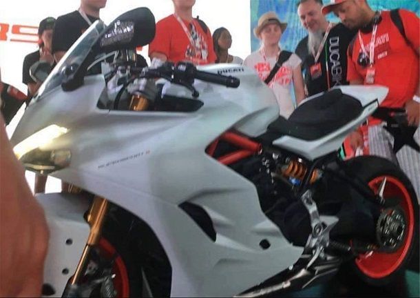 Ducati SuperSport S สปอร์ตไบค์พื้นฐานมอนเตอร์เปิดโชว์ตัวที่ WDW2016