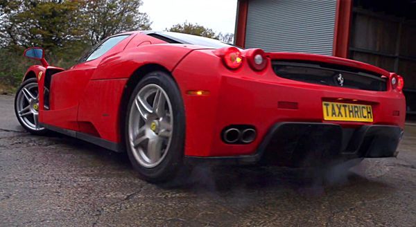 ชมชัดเต็มตา Ferrari Enzo โชว์ดริฟท์แบบสโลว์โมชั่น