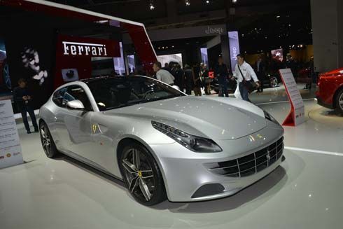 Ferrari FF 2013 มาพร้อมหลังคากระจก Panoramic Roof โชว์ตัวที่งานปารีส