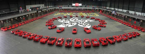 กองทัพ Ferrari กว่า 600 คันรวมตัวฉลองครบรอบ 30 ปีในฮ่องกง