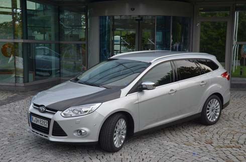Ford โชว์เทคโนโลยีฝากระโปรงคาร์บอนไฟเบอร์น้ำหนักเบา รุ่นใหม่ล่าสุด