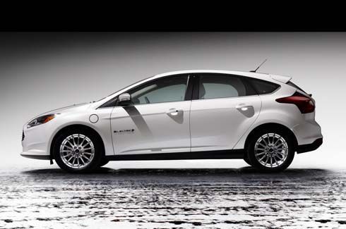 Ford ไม่สนดีมานด์ลด เริ่มส่ง Focus Electric คอมแพคท์คาร์ไฟฟ้าถึงดีลเลอร์แล้ว