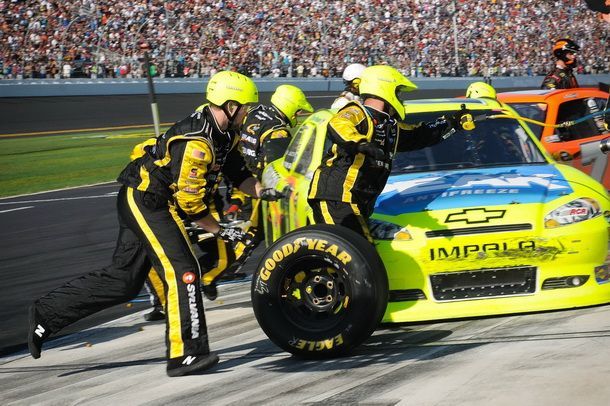 Goodyear โลดแล่นครบ 60 ปี ใน NASCAR สานต่อตำนานผู้นำด้านนวัตกรรมและสมรรถนะที่เหนือกว่าในปี 2557