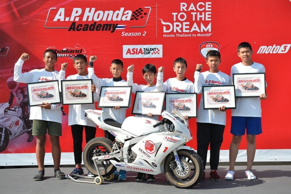 " 7 จอมยุทธ์น้อย " โชว์ทักษะเหนือชั้น คว้าสิทธิ์เข้าโครงการ “เอ.พี.ฮอนด้า อะคาเดมี่ ไทยแลนด์ ปี 2” ปั้นเด็กไทยล่าฝัน สู่ “โมโตจีพี”