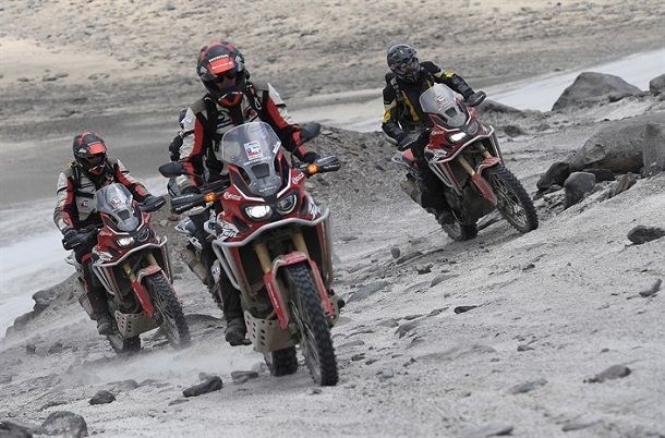 โหดจัด!! สายลุยควบ Honda AfricaTwin ทุบสถิติ ปีนภูเขาไฟที่สูงที่สุดในโลก