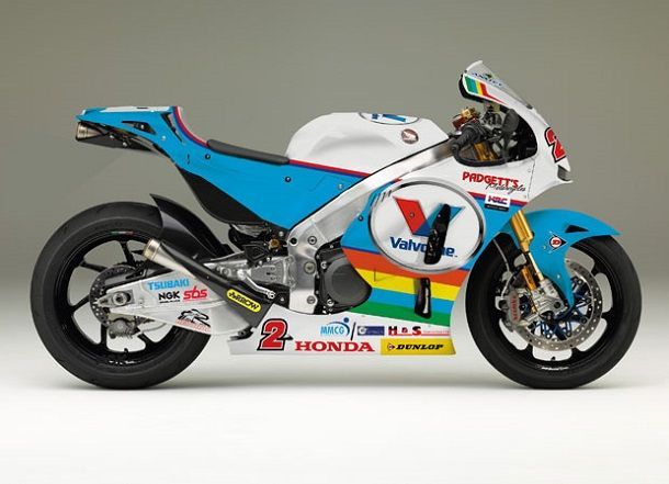 นักแข่งชาวนิวซีแลนด์จับ Honda RC213V-S ลงหวด Isle of Man TT