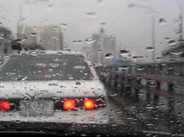 เทคนิคการขับขี่ในช่วงฝนตกอย่างไรให้ปลอดภัย