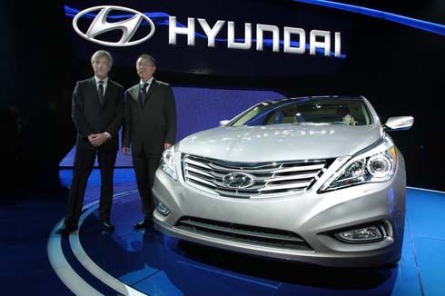 เปิดตัว Hyundai Azera รุ่นปี 2012 ซีดานหรูตามแผน 24/7 ที่งาน 2011 LA Auto Show
