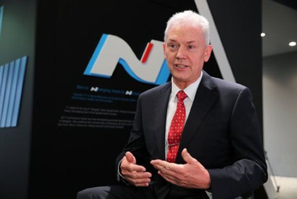 ผู้บริหาร Hyundai ถล่ม BMW และ Mercedes-Benz มักนำเสนอ “ออฟชั่นที่ไม่ได้ความ”