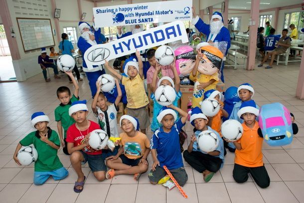 Hyundai นำทีมผู้บริหารจัดกิจกรรม Hyundai Blue Santa เลี้ยงอาหารน้องๆสถานสงเคราะห์บ้านปากเกร็ด สานต่อนโยบายบริษัทแม่ ทำความดีเพื่อสังคม