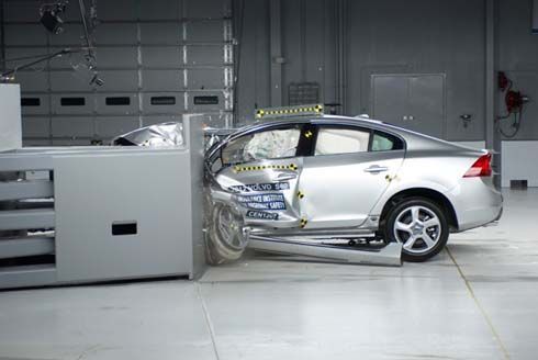 รถซีดานหรูสอบตกเพียบ! จากการทดสอบการชนด้านหน้าของ IIHS แบบใหม่