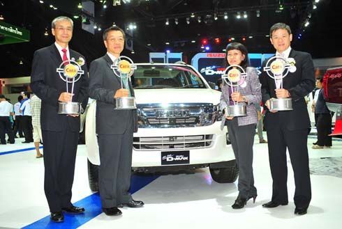 Isuzu รับมอบ 4 รางวัลรถยอดเยี่ยมแห่งปี 2012 ในงานบางกอกมอเตอร์โชว์