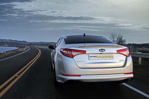 Kia เปิดตัว Optima Hybrid เวอร์ชั่นอเมริกาที่งาน LA Auto Show เริ่มขายต้นปีหน้า