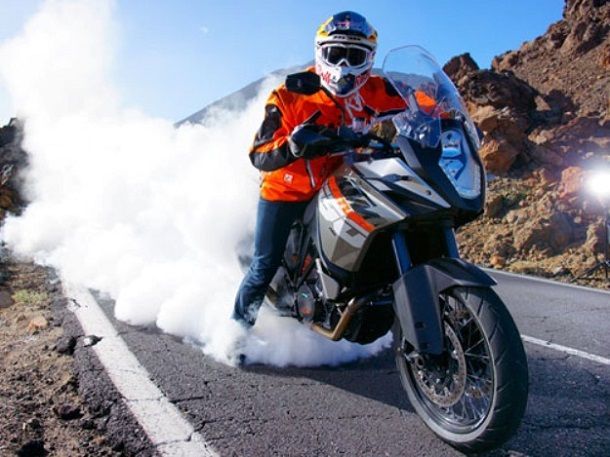 KTM กำลังสร้างรถแอดเวนเจอร์บนพื้นฐานเครื่องยนต์สองสูบเรียง800 ซีซี