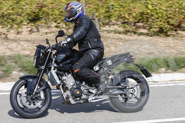KTM Duke890 เครื่องสองสูบเรียงโดนแชะภาพได้ระหว่างการทดสอบบนถนน