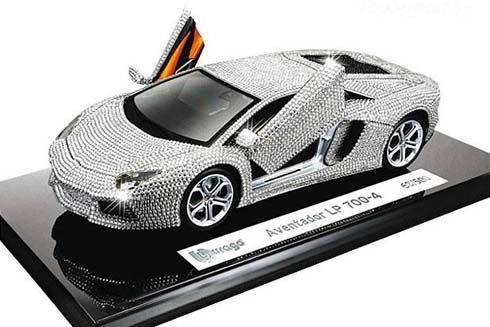 Lamborghini Aventador LP 700-4 Swarovski รถโมเดลธรรมดาที่ไม่ธรรมดา