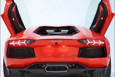Lamborghini จ่อเปิดตัว Aventador Roadster และ Aventador GT Concept