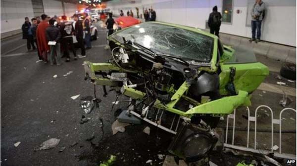 สองนักซิ่ง Lamborghini-Ferrari ชนยับในปักกิ่งถูกสั่งจำคุก 5 เดือน