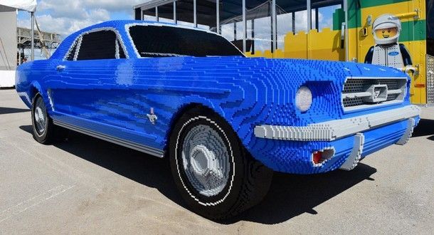 1964 Ford Mustang รุ่นพิเศษที่ผลิตด้วยชิ้นส่วน Lego เฉลิมฉลอง 40 ปี Indianapolis Motor Speedway