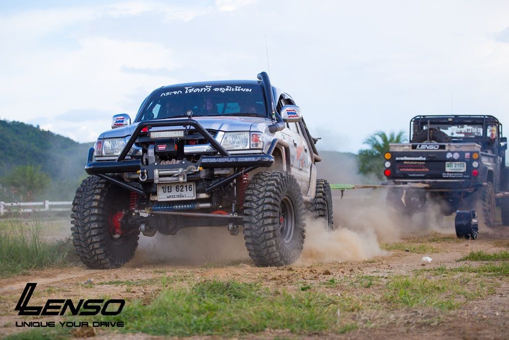 Lenso จัดกิจกรรมพิเศษ ในรายการแข่งขันออฟโรด "10 เซียนประจัญบาน"