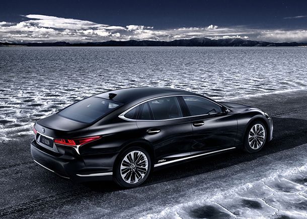 Lexus LS 500h ไฮบริดเพื่อสิ่งแวดล้อมจ่อเปิดตัวที่เจนีวา