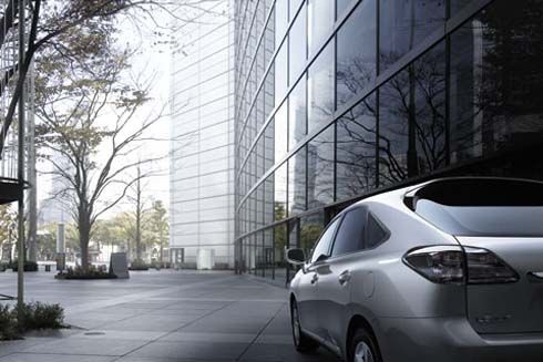 Lexus RX270 สัมผัสทางเลือกใหม่กับ SUV ระดับหรู ในราคาเริ่มต้นที่ 3.79 ล้านบาท