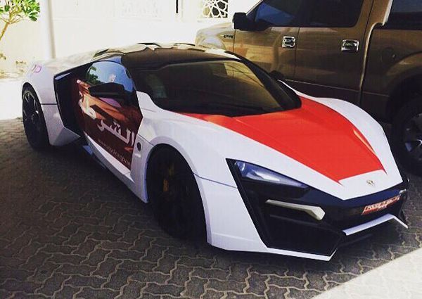 สุดๆไปเลย Lykan Hypersport ในมาดรถตำรวจแห่งอาบูดาบี