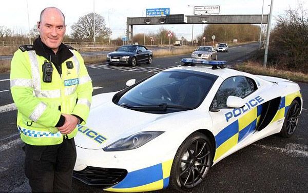 ไม่น้อยหน้า! ตำรวจอังกฤษใช้ McLaren 12C Spider เป็นรถสายตรวจ