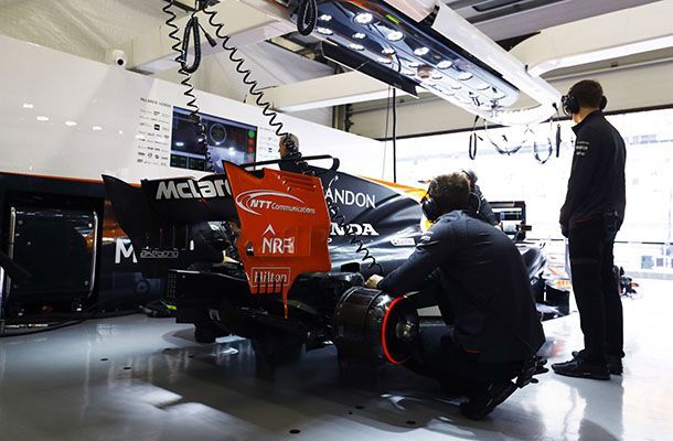 ลือกระหึ่ม ทีมแข่ง McLaren F1 วางแผนซื้อเครื่องยนต์ Ferrari แทน Honda