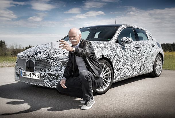 ทีเซอร์แนวใหม่! Mercedes-Benz ปล่อยภาพประธานเซลฟี่ A-Class ใหม่