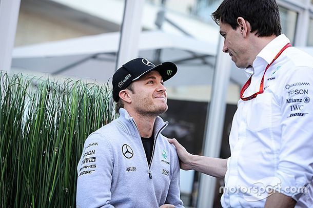 หัวหน้าทีมแข่ง Mercedes F1 ยอมรับไม่ได้ตั้งตัวที่นิโก้ รอสเบิร์ก ประกาศแขวนพวงมาลัย