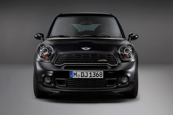 MINI เปิดตัว Countryman และ Paceman ตัวถังสีดำด้าน Frozen Black