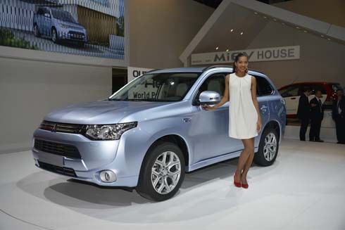 ใหม่ Mitsubishi Outlander Plug-in Hybrid รุ่นโปรดักชั่น วางจำหน่ายปีหน้า