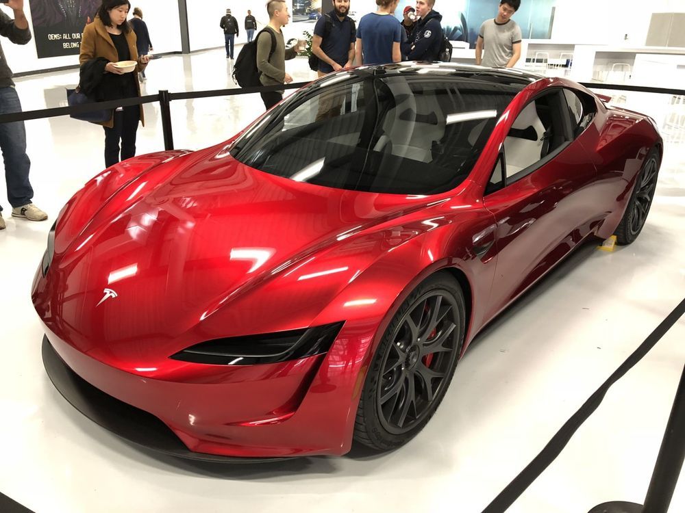 พาชม New Tesla Roadster สปอร์ตไฟฟ้าเจ้าสถิติ 0-100 ใน 1.9 วินาที จอดโชว์คันจริงๆ แล้ว ในสหรัฐฯ