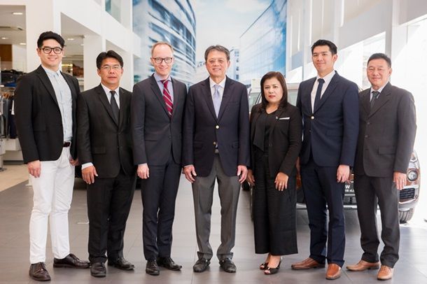 ลาร์ส นิลเซน ผอ.ฝ่ายขายและการตลาด BMW ประเทศไทย เข้าเยี่ยมชมโชว์รูมบาเซโลนา มอเตอร์