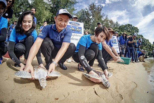 ฟอร์ด รวมพลังจิตอาสาปล่อยเต่าทะเล พร้อมมอบระบบสูบน้ำพลังงานแสงอาทิตย์