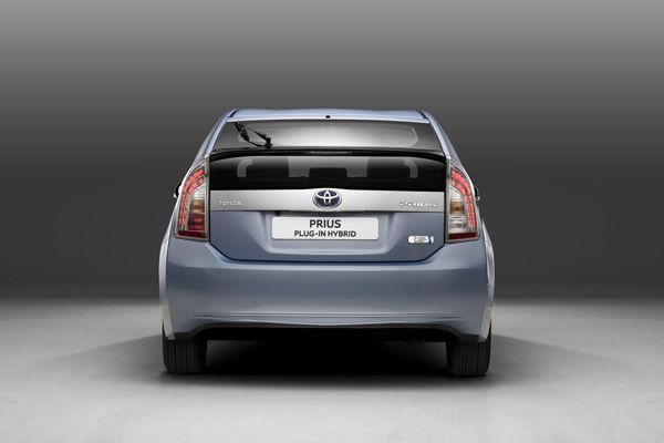 Toyota Prius รุ่นใหม่เลื่อนการเปิดตัวไปปลายปีหน้า หลังพบปัญหาการออกแบบ