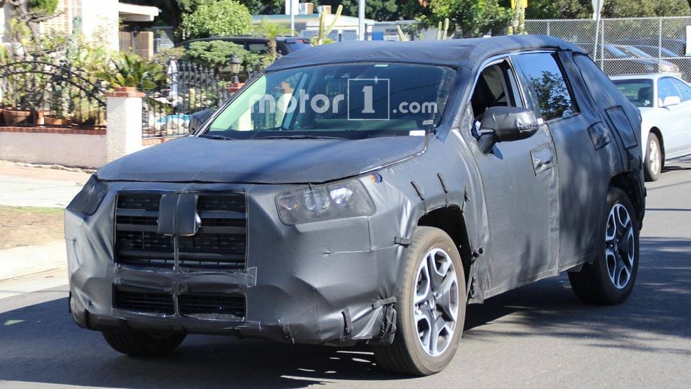 พลิกโฉมไปเยอะ !! Next-Gen Toyota RAV4 จะมาพร้อมเส้นสายตัวถัง และเหลี่ยมสันที่ชัดเจนมากยิ่งขึ้น
