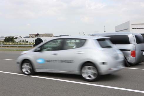 Nissan พัฒนาระบบช่วยเลี้ยวป้องกันการชน Autonomous Emergency Steering System